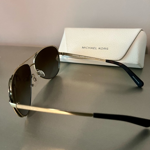 Michael Kors sunglasses with light grey/dark brown polarised gradient lenses. - Picture 4 of 7